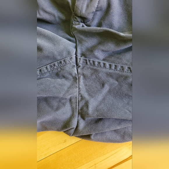 J Crew womens Boyfriend shorts, broken in - Picture 14 of 14